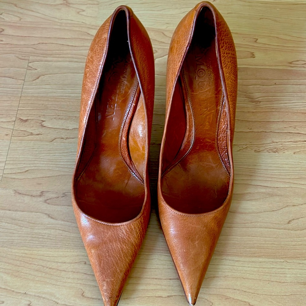 Alexander McQueen brown stilleto pumps